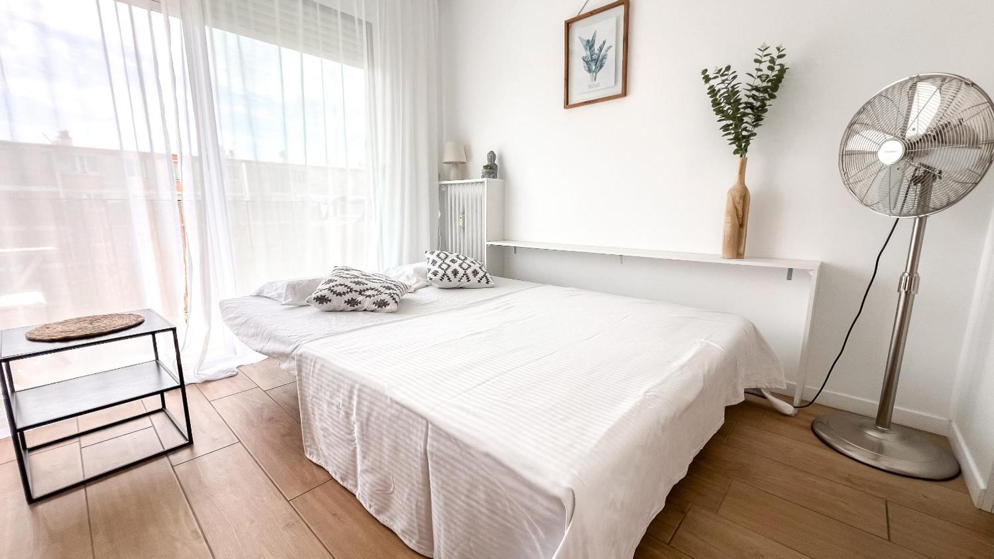 Apartment Avec Climatisation, A 900 M De La