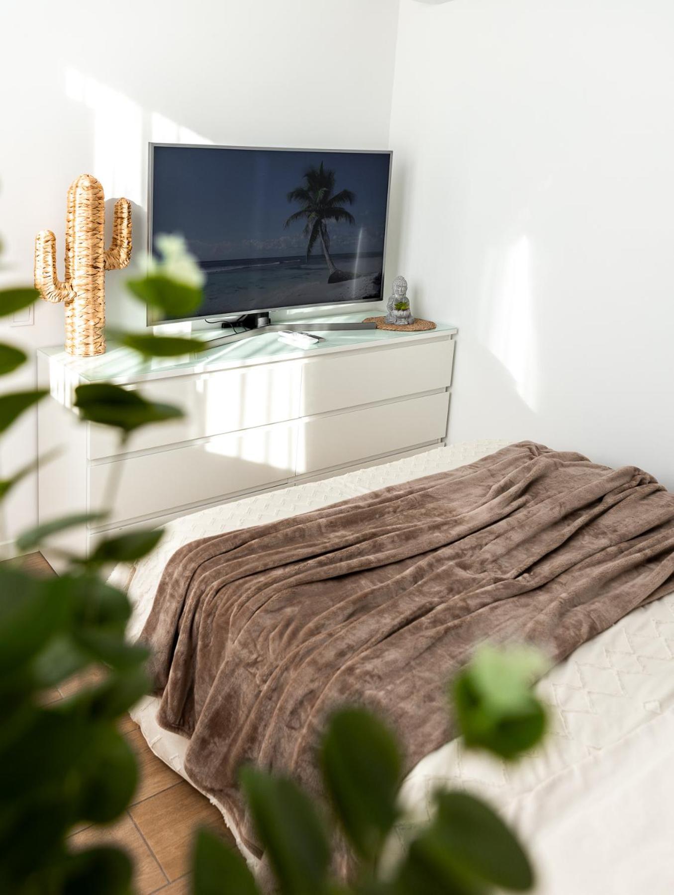 Appartement Avec Climatisation, A 900 M De La